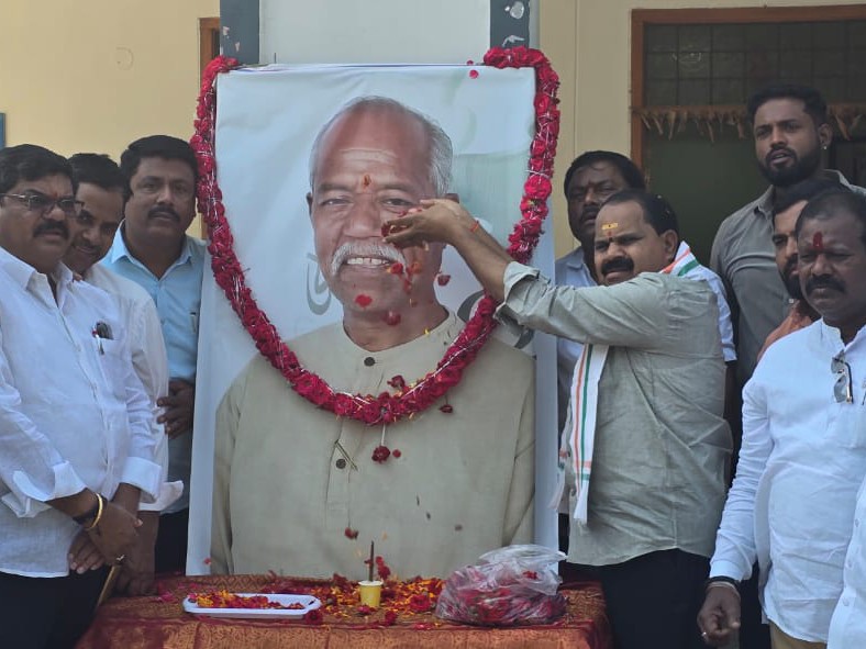 తెలంగాణ సాధనలో అందెశ్రీ కీలకపాత్ర పోషించారు: MLA