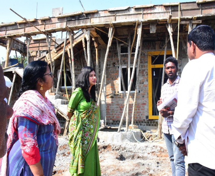ఇందిరమ్మ ఇళ్ల నిర్మాణాలపై ఆరా