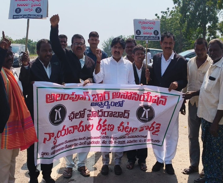 న్యాయవాదుల పాదయాత్రకు ఎమ్మెల్యే మద్దతు