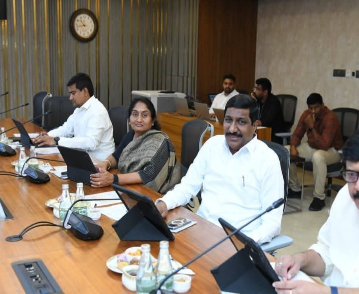 మంత్రివర్గ సమావేశంలో పాల్గొన్న మంత్రి సవిత