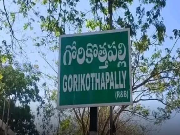 పూర్తిగా దెబ్బతిన్న రోడ్లు.. ఇబ్బంది పడుతున్న ప్రజలు