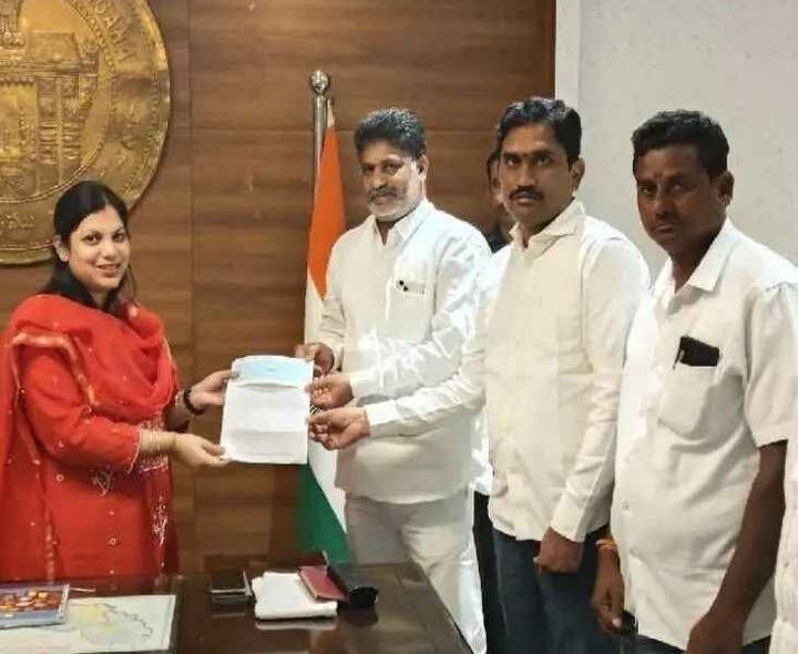 టెన్త్ విద్యార్థులకు ‘మోదీ గిఫ్ట్’.. ఫీజు చెల్లించిన బండి