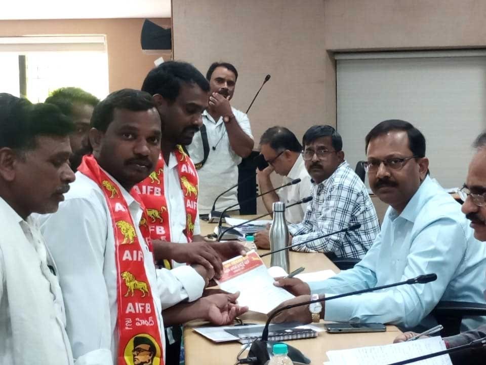 ‘అక్రమ నియామకాలపై దర్యాప్తు జరిపించాలి’