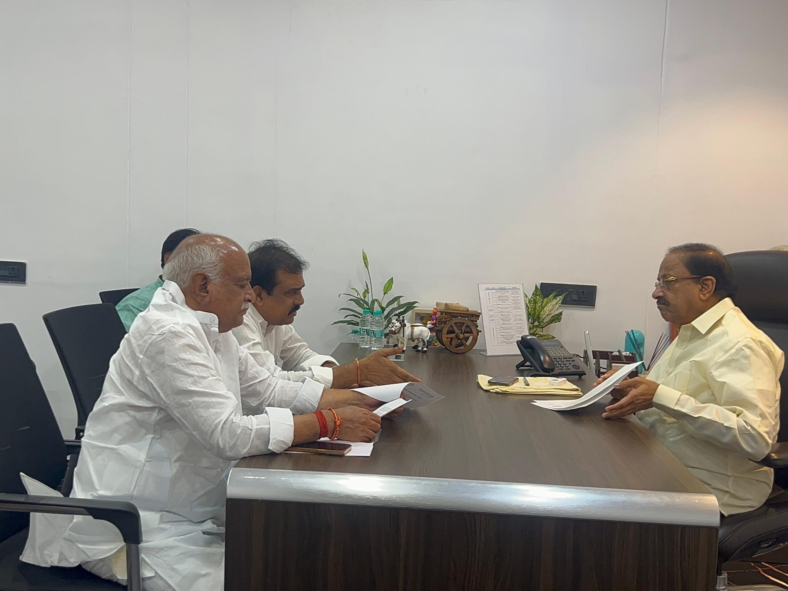 పంట విక్రయాల్లో నిబంధనలు సడలించాలి: MLA