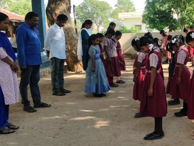 అందెశ్రీకి కొవ్వొత్తులతో నివాళి