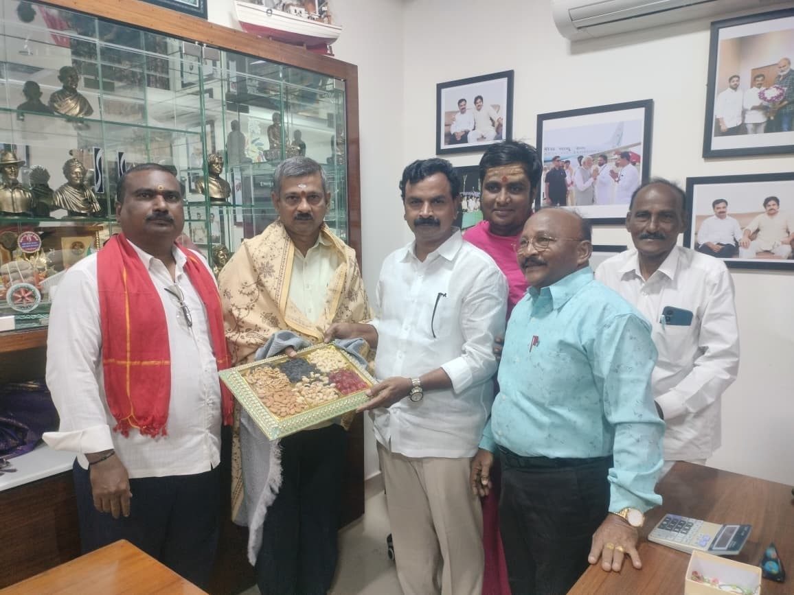 బ్రాహ్మణ కార్పొరేషన్ డైరెక్టర్‌కు ఘన సత్కారం