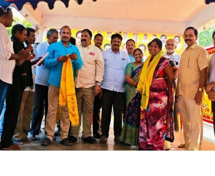 టీడీపీలోకి చేరిన 50 మంది వైసీపీ కార్యకర్తలు