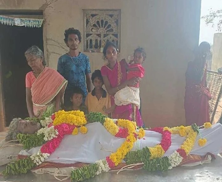 శ్రీకాళహస్తిలో చెట్టుపై నుంచి పడి వ్యక్తి మృతి.!