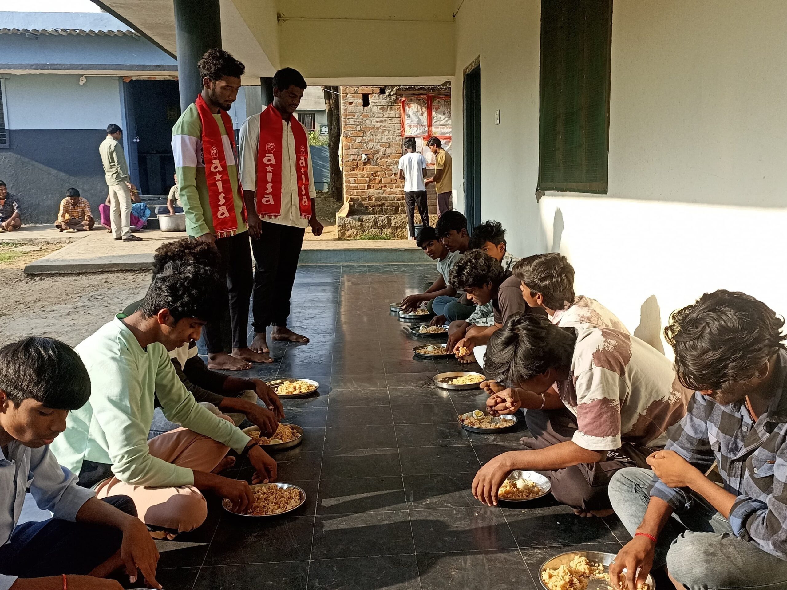 పెనుకొండ బాలుర హాస్టల్లో మధ్యాహ్న భోజనం తనిఖీ