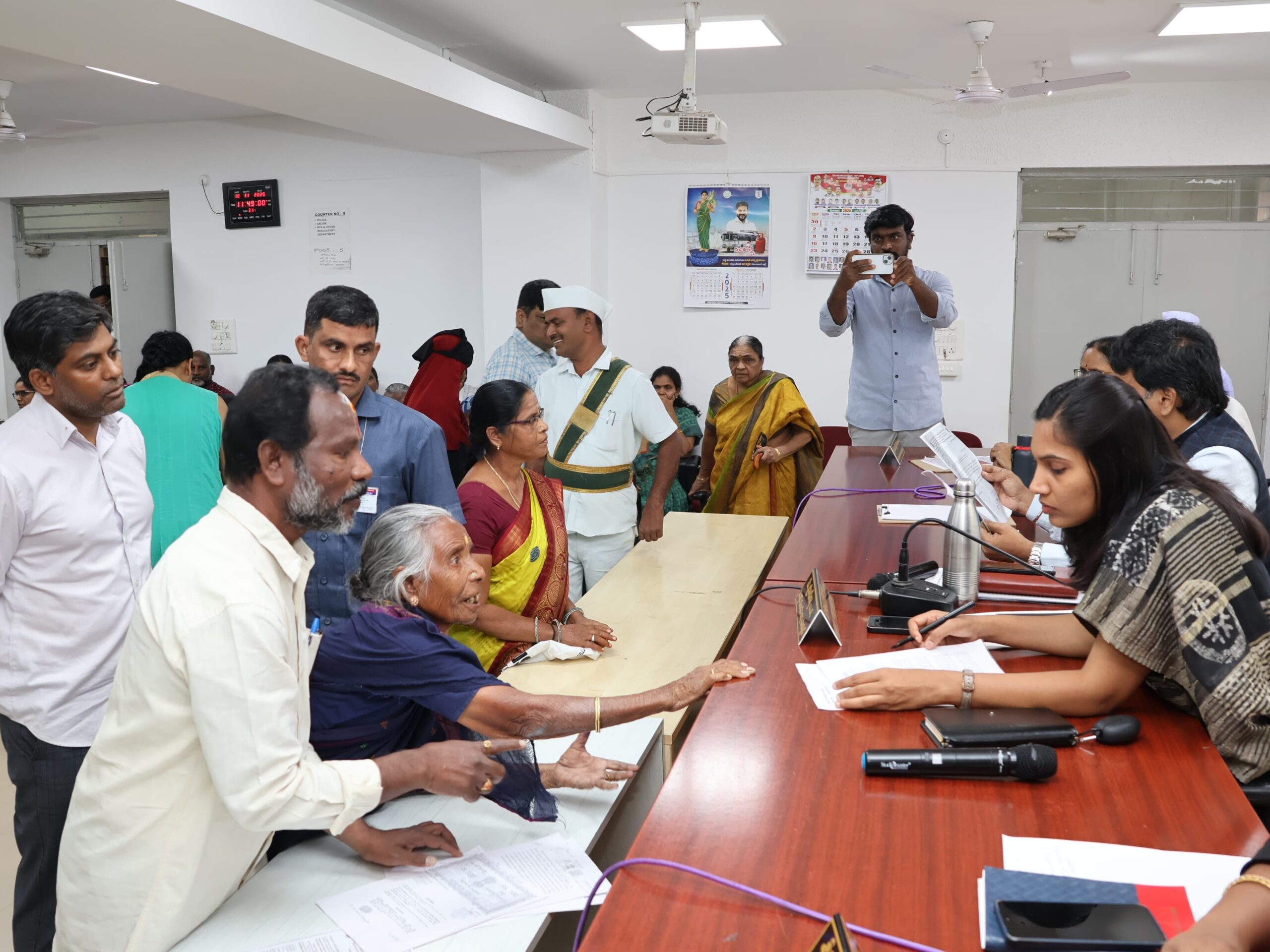 ప్రజావాణికి 31 ఫిర్యాదులు