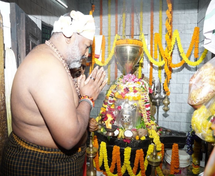 సాంబశివుడిని దర్శించుకున్న ఎమ్మెల్యే