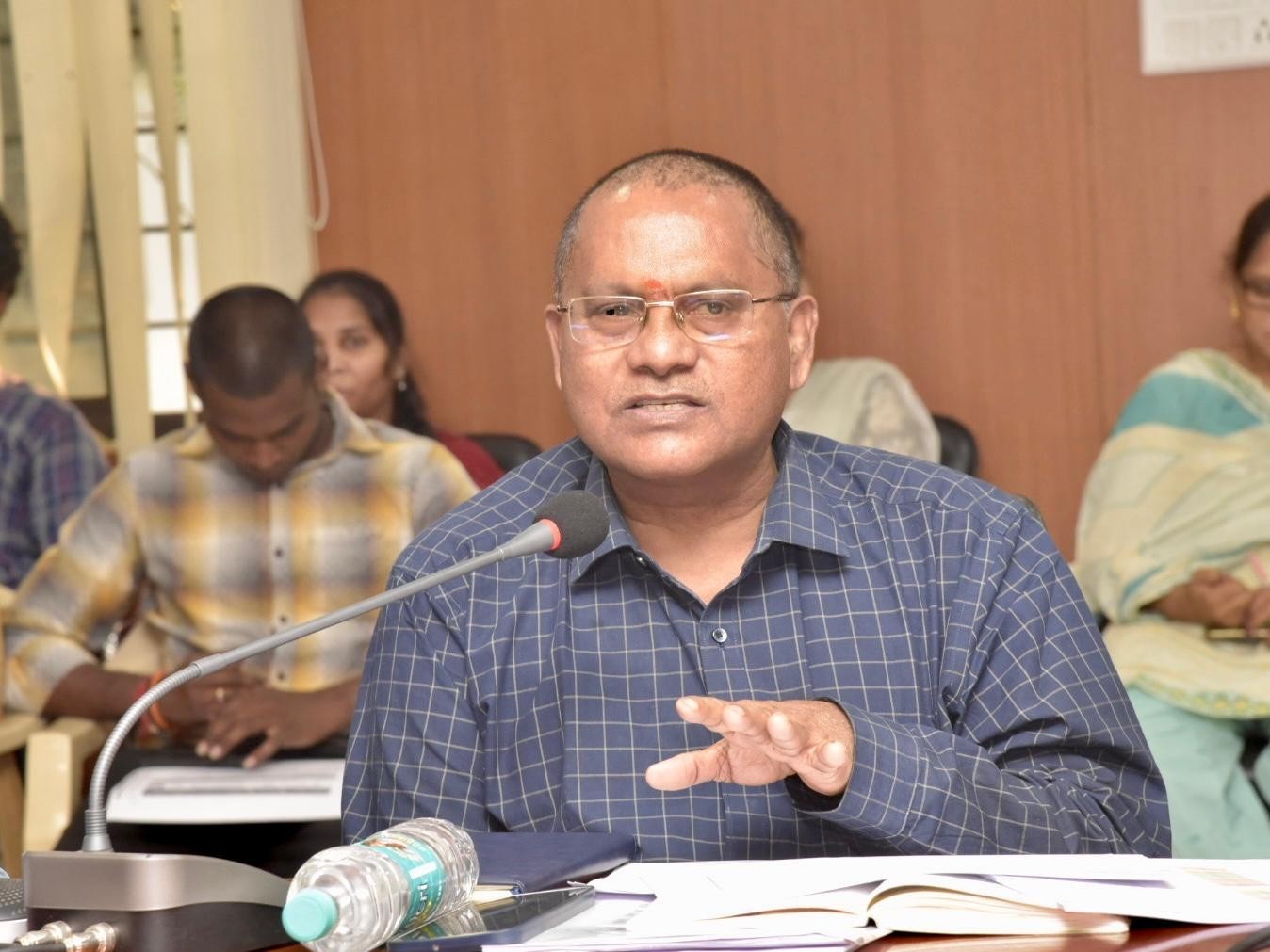 ‘అర్హులైన లబ్ధిదారులను గుర్తించండి’