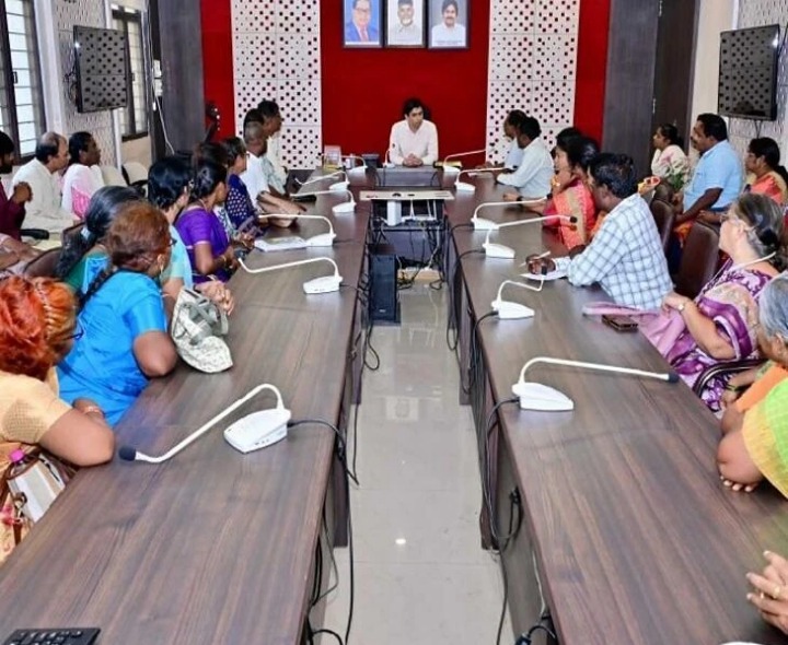 అవినీతికి పాల్పడితే చర్యలు: కలెక్టర్