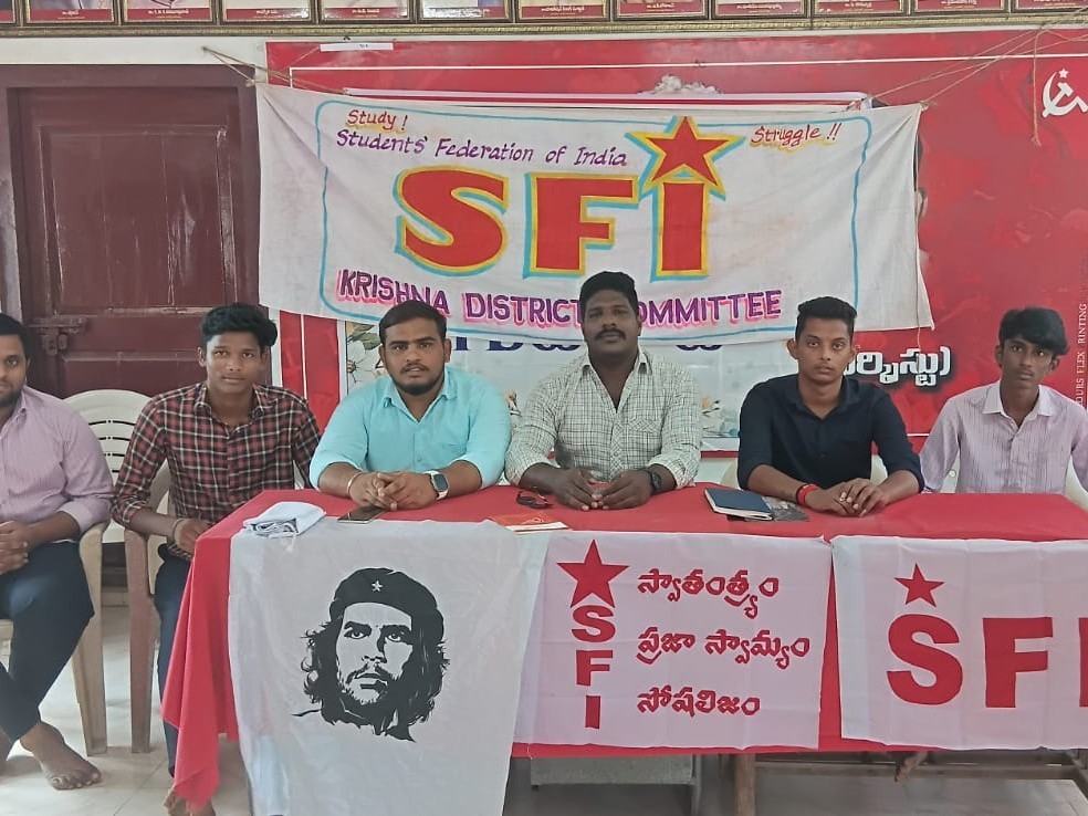 ‘ఫీజు రీయింబర్స్‌మెంట్ బకాయిలను వెంటనే విడుదల చేయాలి’