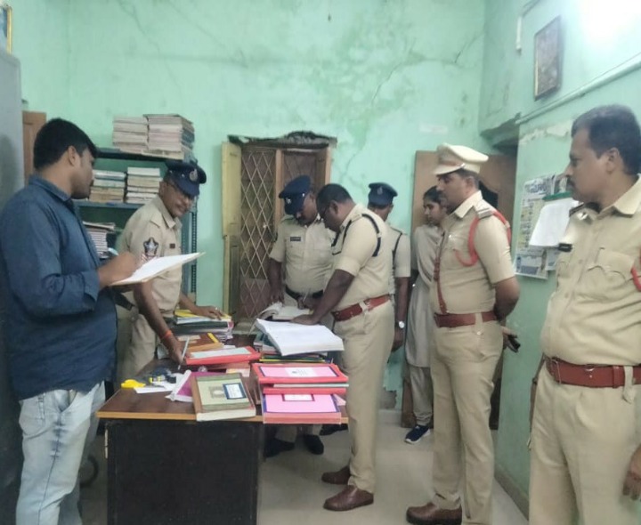 బ్రహ్మంగారిమఠం పోలీస్ స్టేషన్‌ను తనిఖీ చేసిన డీఎస్పీ