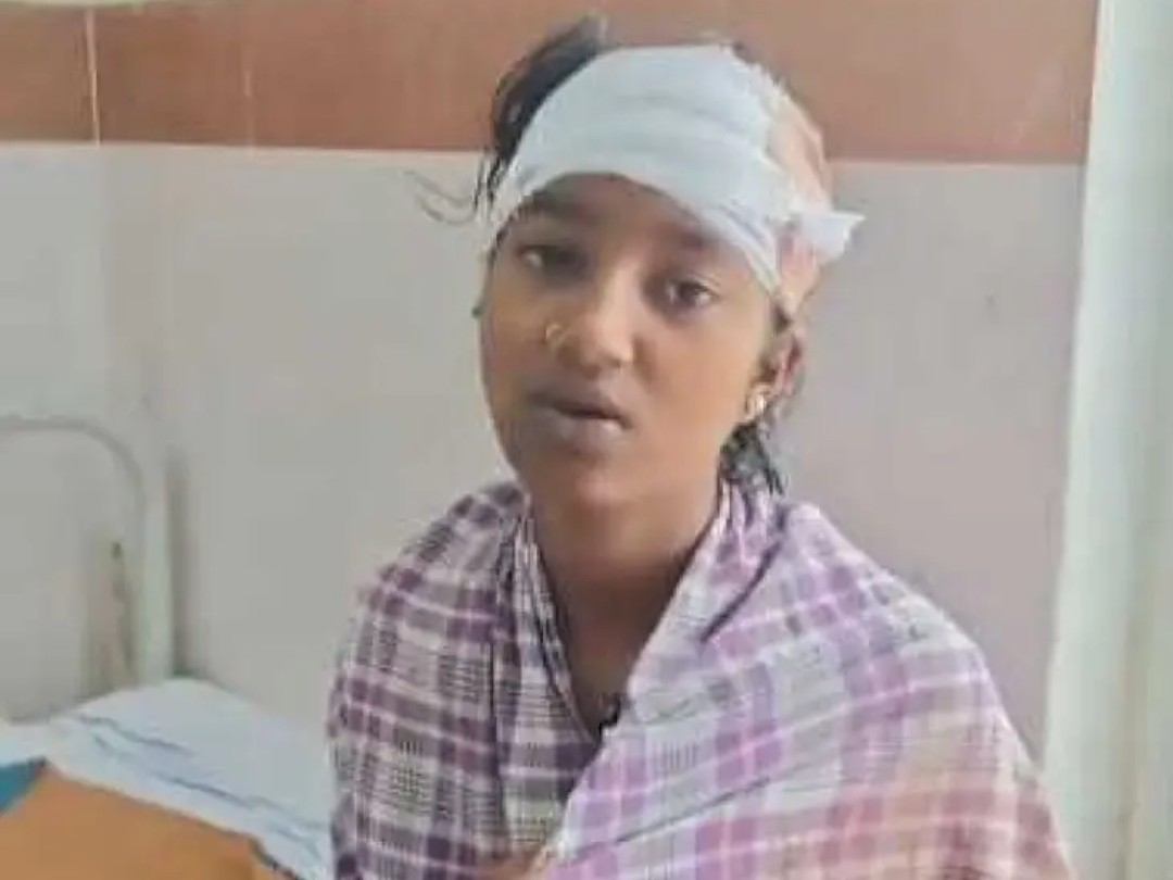 ‘అనాథగా మారిన చిన్నారిని ప్రభుత్యం ఆదుకోవాలి’