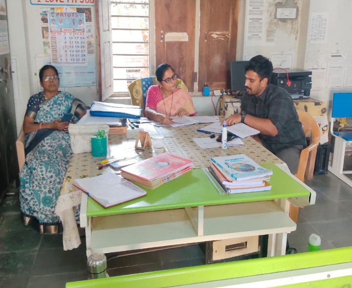 పాఠశాలను తనిఖీ చేసిన మండల విద్యాధికారి