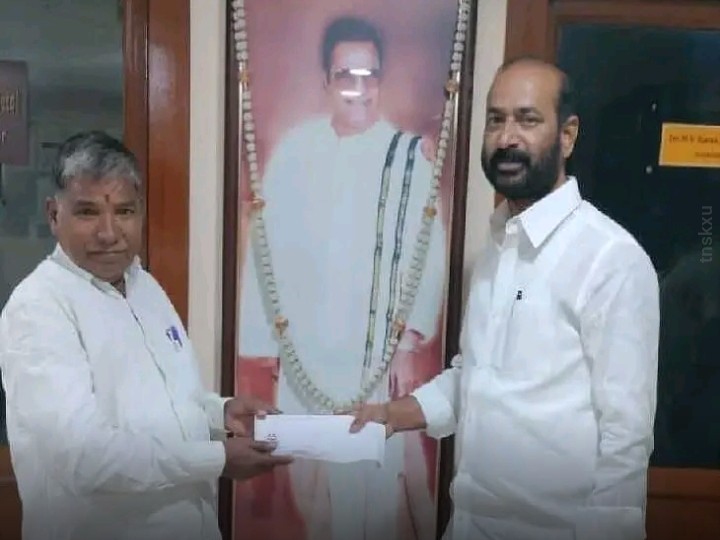టీటీడీ పార్టీ బలోపేతానికి రూ.లక్ష విరాళం