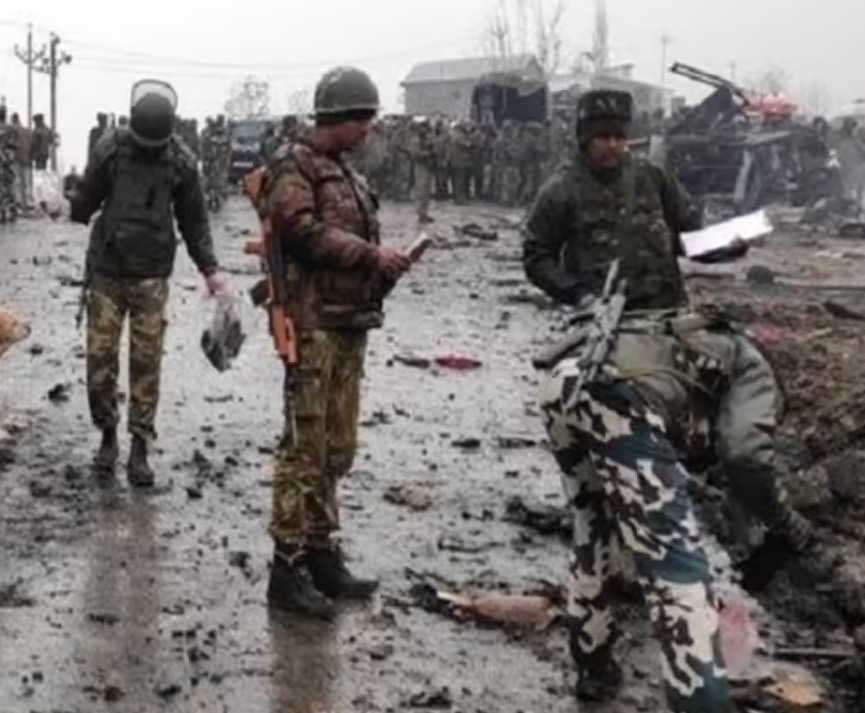 ఢిల్లీ పేలుడు.. ఆత్మాహుతి దాడిగా అనుమానం