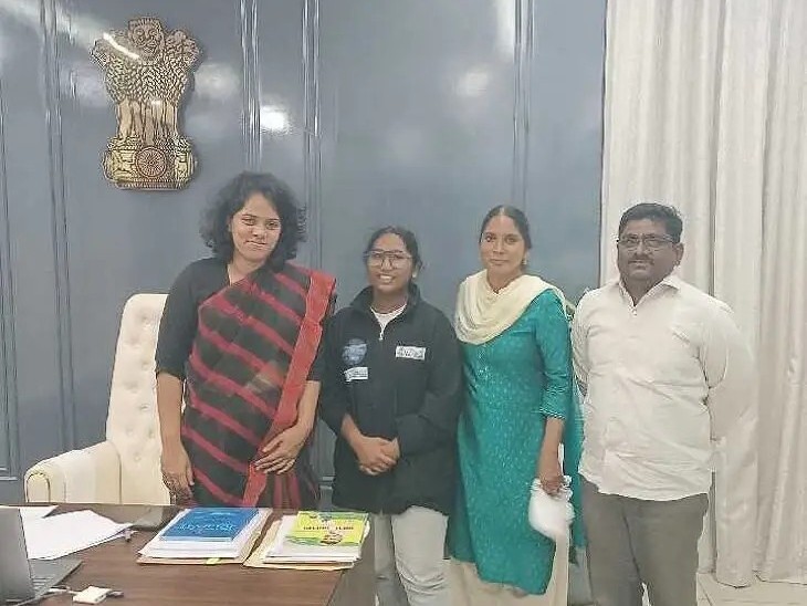 కైవల్యరెడ్డిని అభినందిచిన కలెక్టర్ కీర్తి చేకూరి