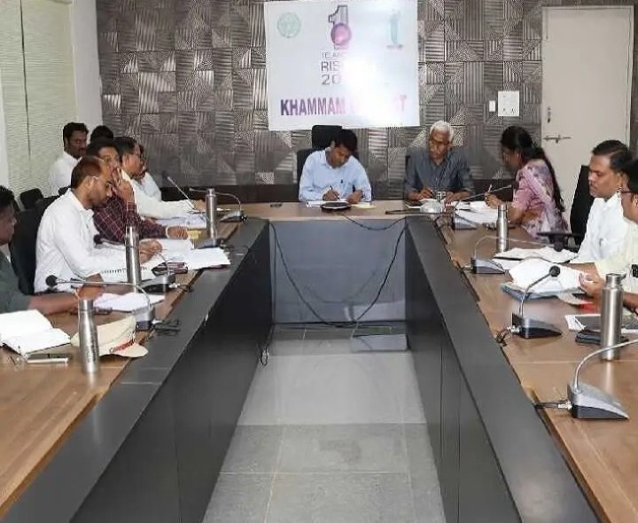 డేటా ఎంట్రీ ఆపరేటర్ తొలగింపు: కలెక్టర్