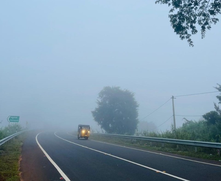 డుంబ్రిగూడలో కమ్మేసిన పొగ మంచు