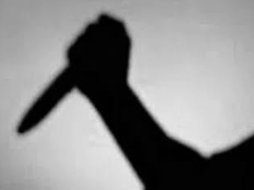 కొమ్ములవంచలో కత్తిపొట్ల కలకలం