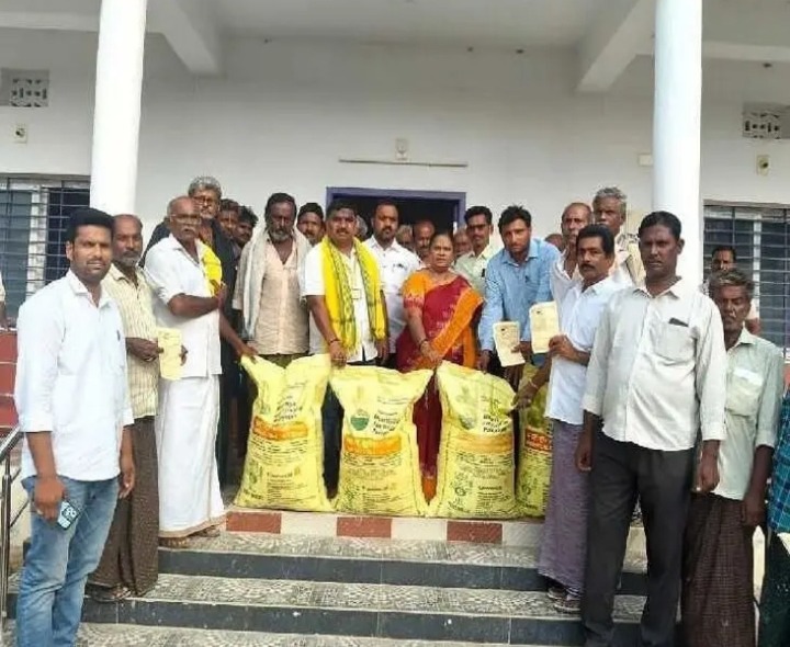 చేజర్ల మండలంలో యూరియా పంపిణీ