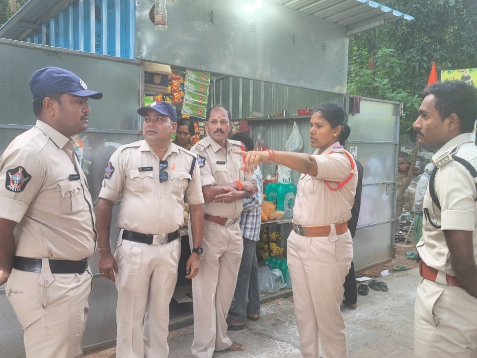 పలు దేవాలయాల్లో భద్రత కట్టుదిట్టం