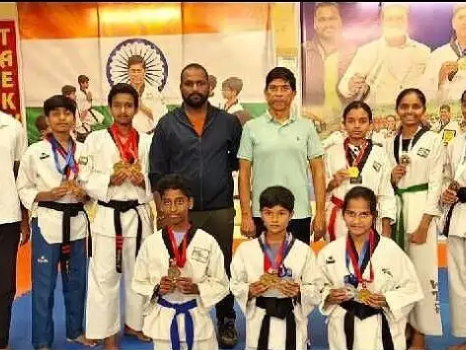 జాతీయస్థాయి తైక్వాండో పోటీలకు జిల్లా క్రీడాకారులు
