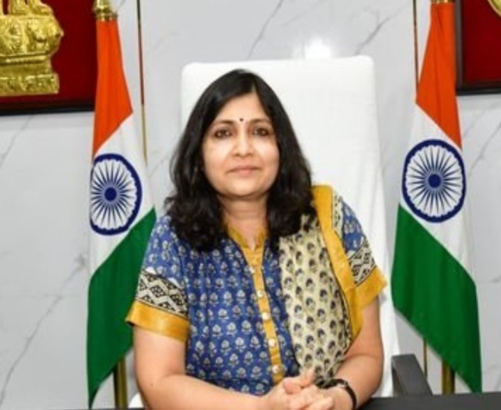 తక్షణమే ప్రజా సమస్యలను పరిష్కరించాలి: కలెక్టర్