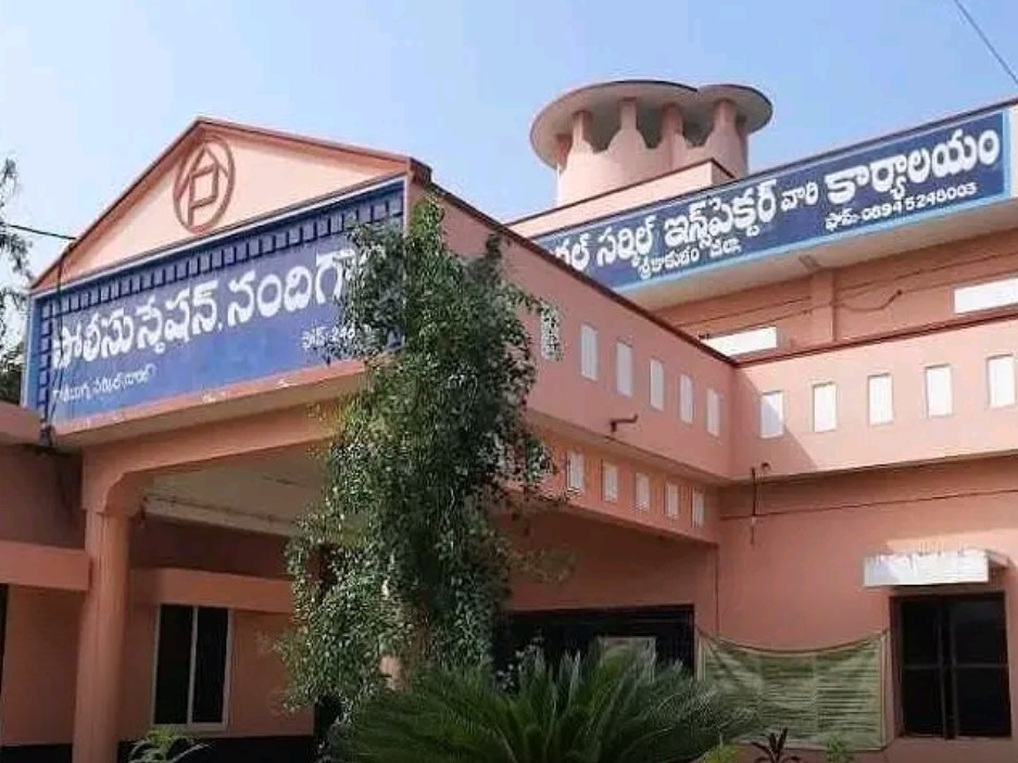 ఆత్మహత్య కేసులో ఇద్దరి అరెస్టు