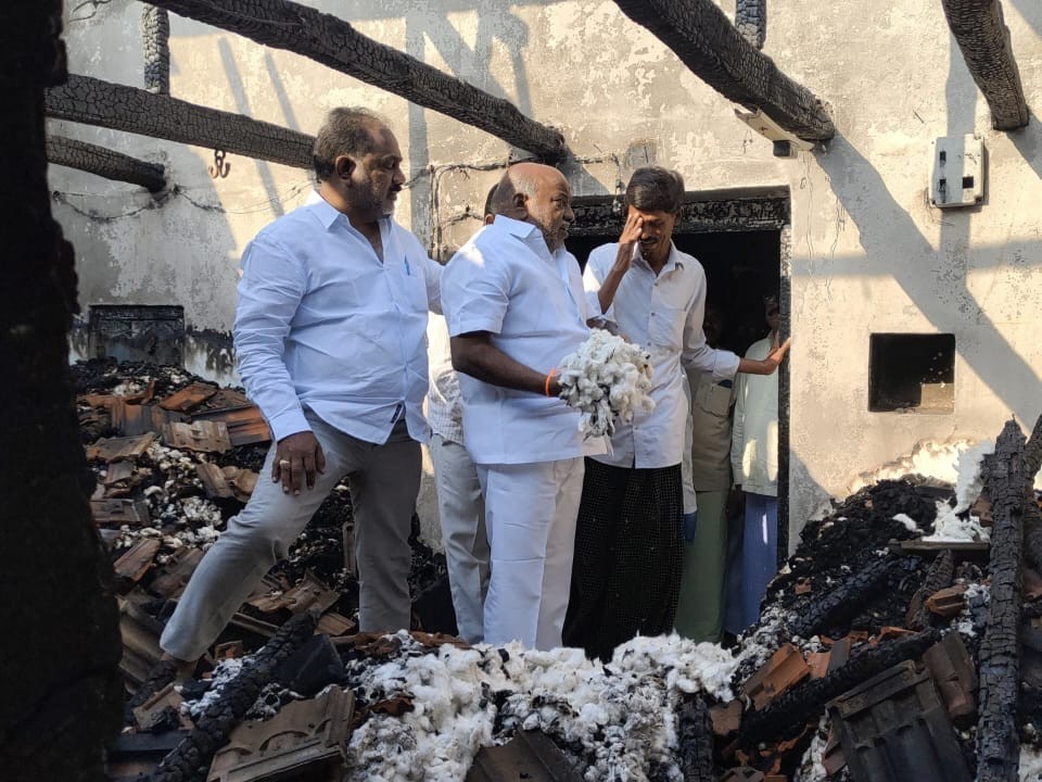 ‘బాధిత రైతు కుటుంబాన్ని ప్రభుత్వం ఆదుకోవాలి’