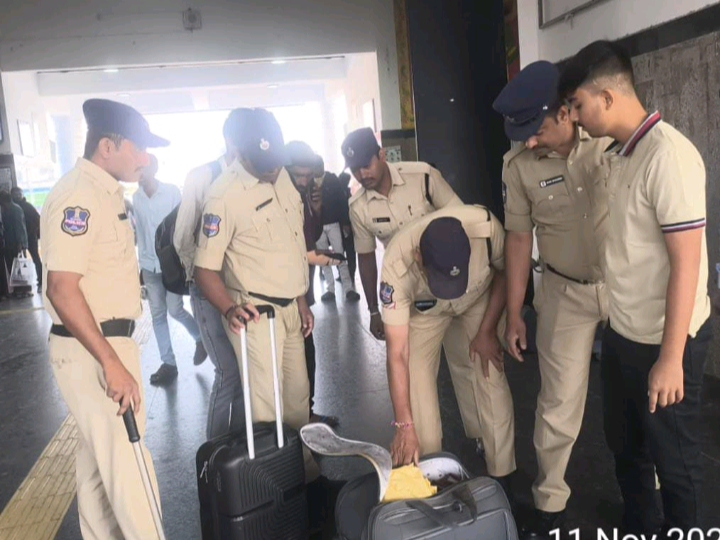 వరంగల్ రైల్వే స్టేషన్‌లో భద్రతా తనిఖీలు