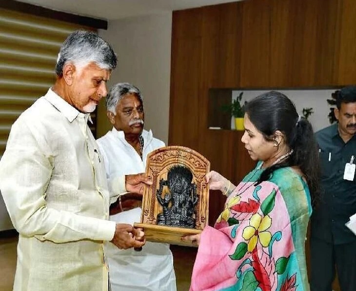 సీఎం చంద్రబాబును కలిసిన అఖిలప్రియ