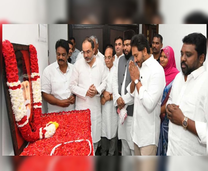 అబుల్ కలామ్ ఆజాద్‌కు జగన్‌ నివాళి