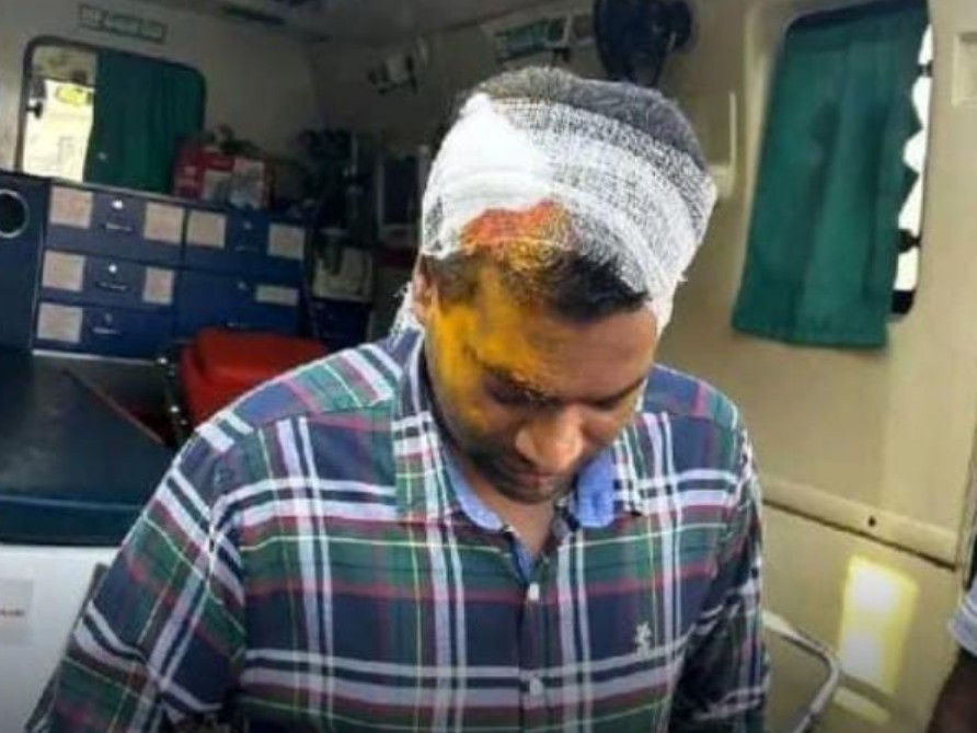 రెచ్చిపోయిన హిజ్రాలు.. కర్రలతో దాడి