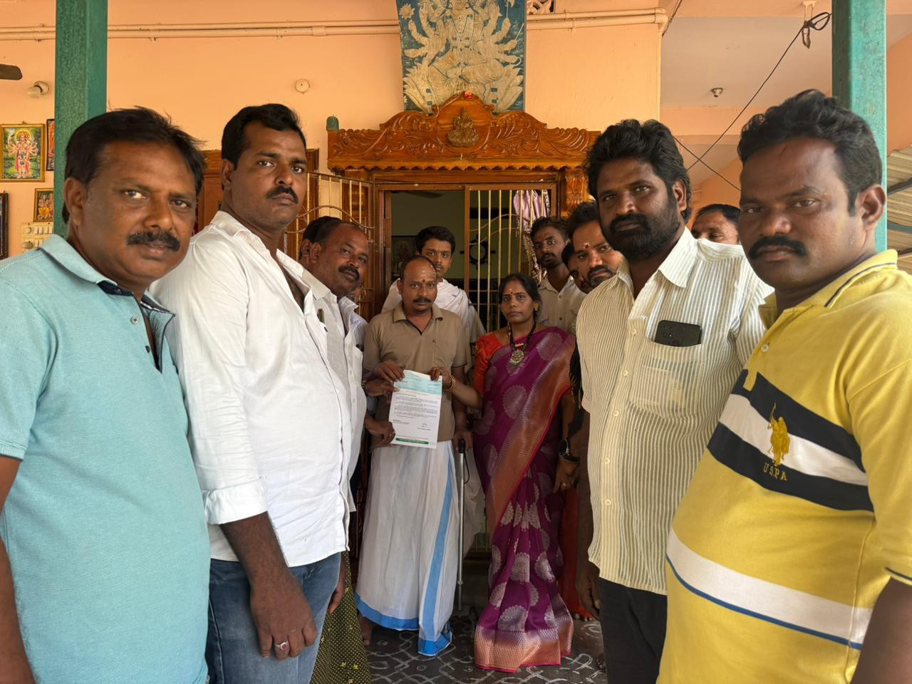 వైద్య ఖర్చుల కోసం సీఎంఆర్ఎఫ్ చెక్కుల పంపీణీ