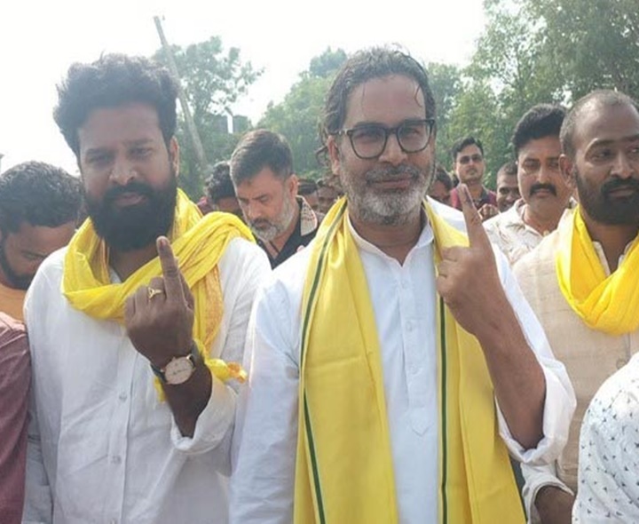 సొంత ఊరిలో ఓటేసిన పీకే