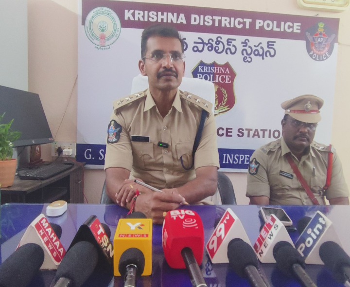 ‘పోలీస్ సిబ్బంది సేవా దృక్పథంతో పనిచేయాలి’