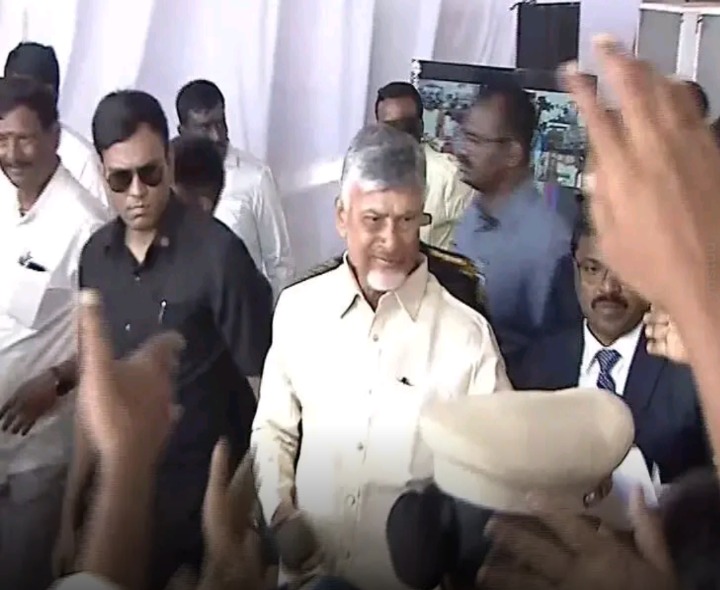 ఉండవల్లికి బయలుదేరిన సీఎం చంద్రబాబు