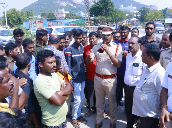 ‘ఇసుకను బ్లాక్ చేసి అమ్మితే కఠిన చర్యలు’