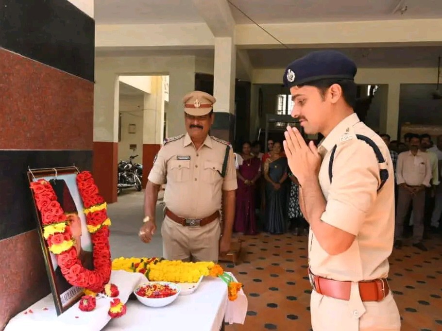 విద్యతోనే జ్ఞానం లభిస్తుంది: ఎస్పీ