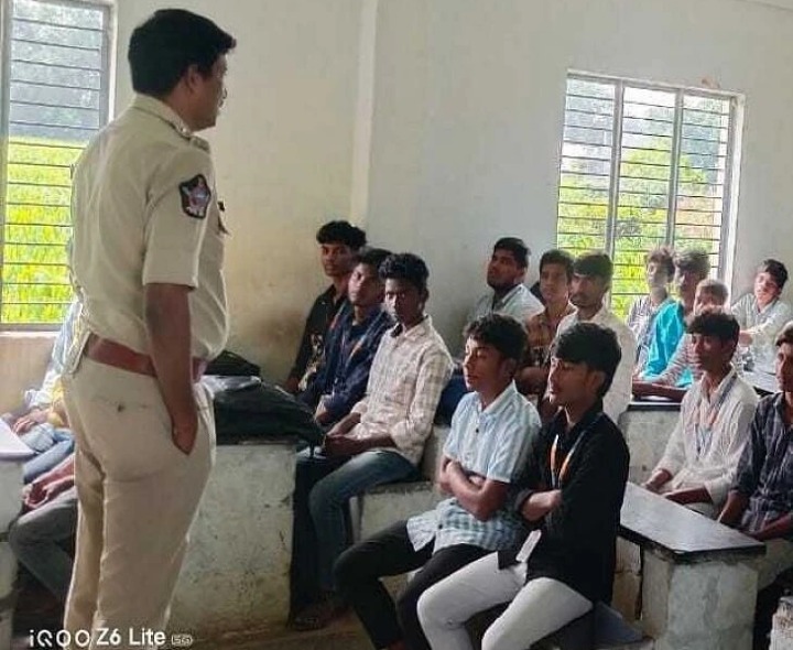 ‘చెడు వ్యసనాలకు విద్యార్థులు దూరంగా ఉండాలి’