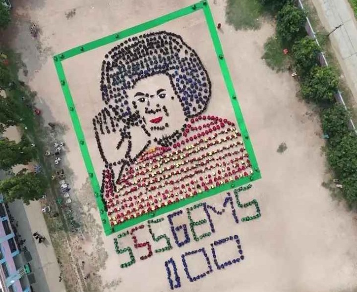 ఆకట్టుకున్న సత్య సాయిబాబా ఆకృతి