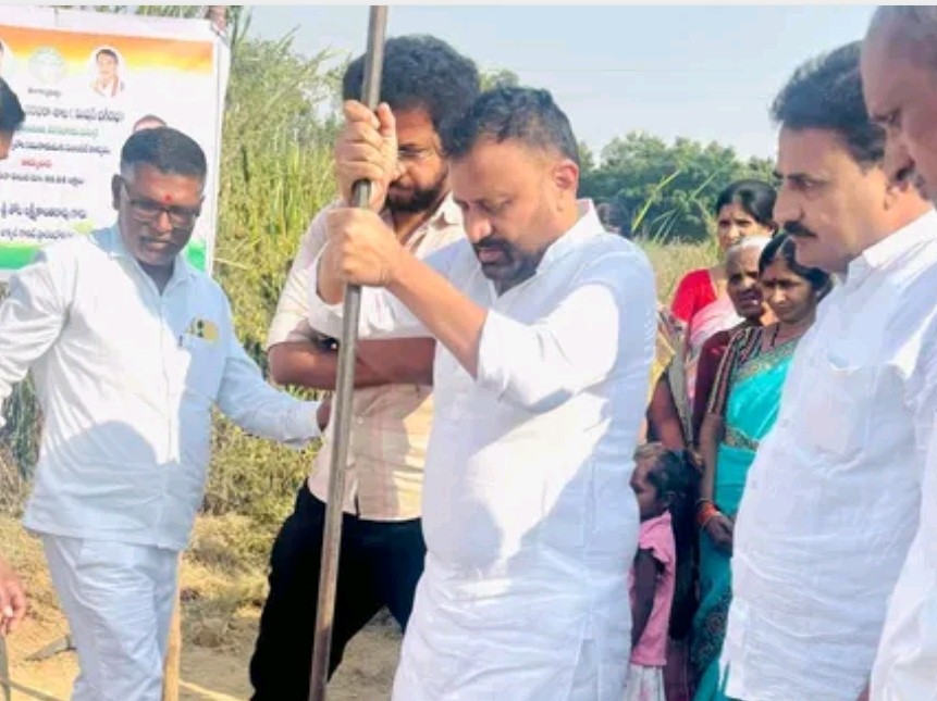 మిషన్ భగీరథ ట్యాంక్ నిర్మాణానికి ఎమ్మెల్యే శంకుస్థాపన