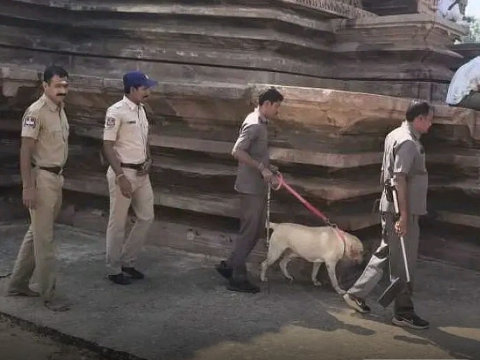 రామప్పలో హై అలెర్ట్.. బాంబు స్క్వాడ్‌తో తనిఖీలు