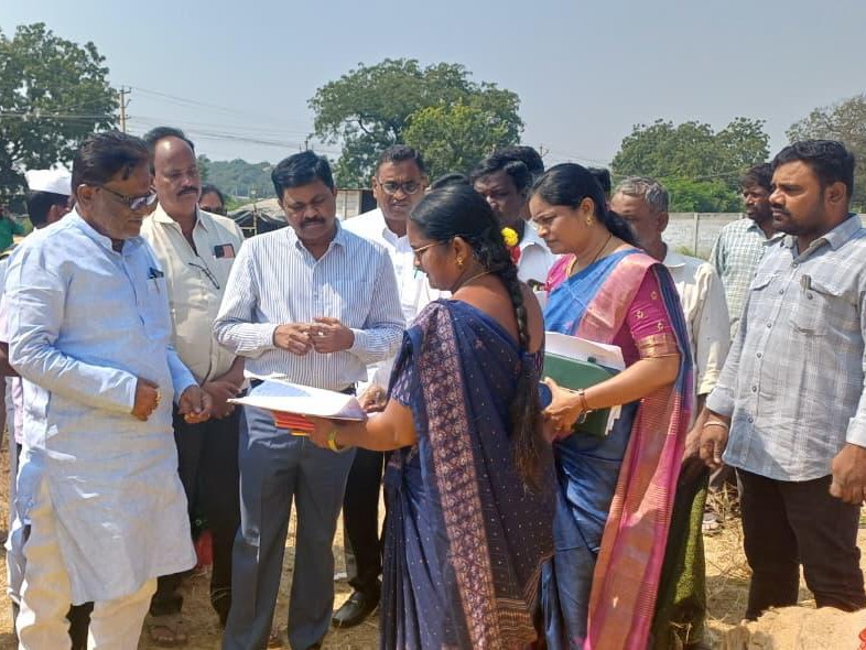 చిట్యాలలో అదనపు కలెక్టర్ ఆకస్మిక తనిఖీలు