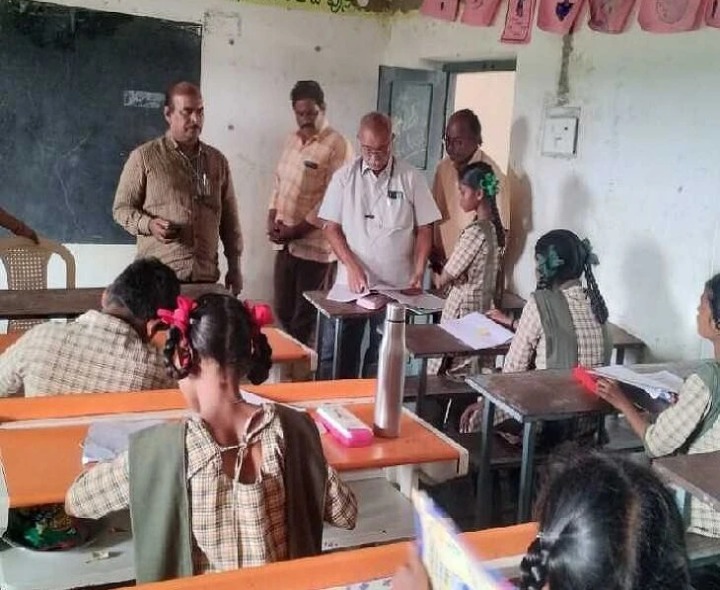 ప్రభుత్వ పాఠశాలను సందర్శించిన డిప్యూటీ DEO
