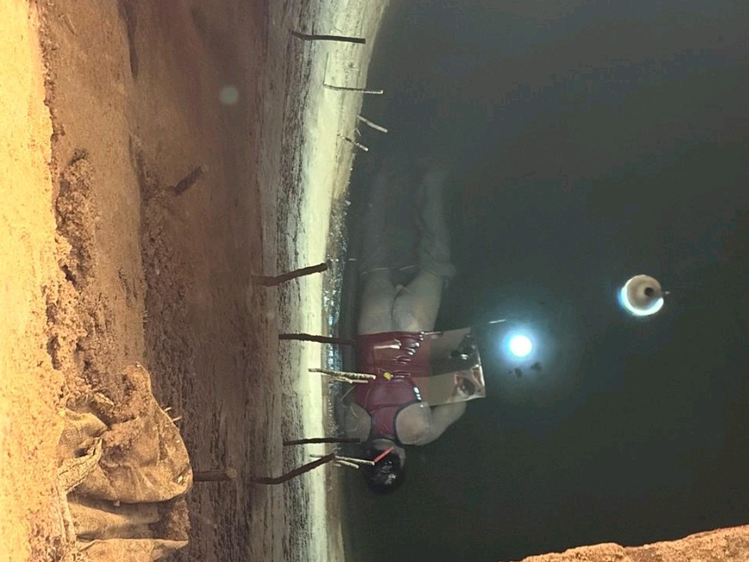 లిఫ్టు  బావిలో పడి ప్రమాదవశాత్తు వలస జీవి మృతి